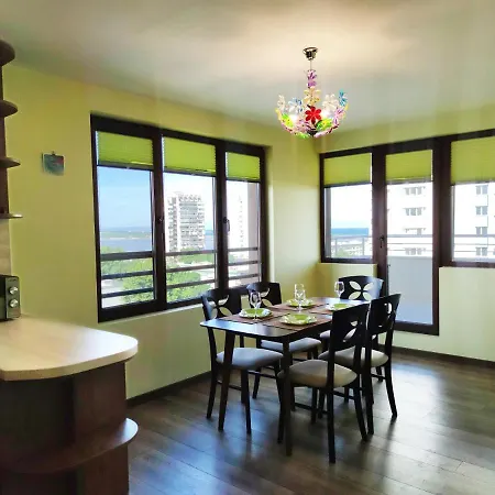 за гости делукс Burgas City